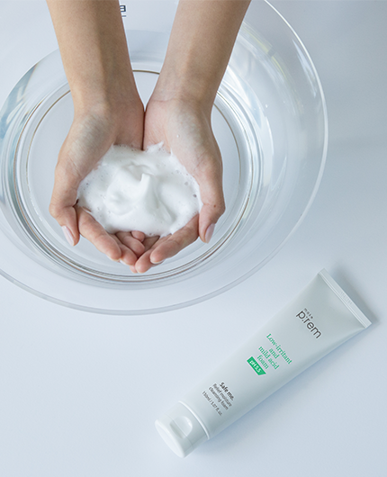 MAKE P:REM Safe Me. Relief Moisture Cleansing Foam