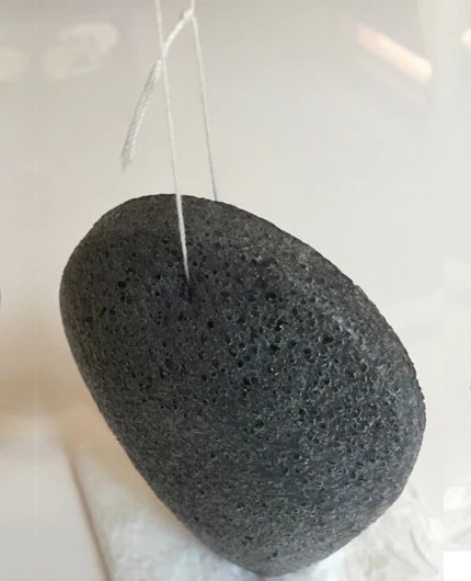 Charcoal & Konjac Cleansing Puff